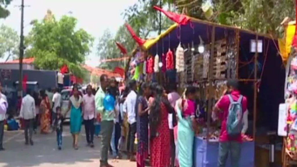 శ్రీశైలంలో పాత దుకాణాలను ఖాళీ చేయాలని అధికారుల ఆదేశం