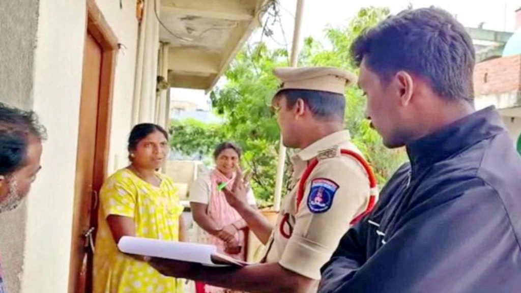 హైదరాబాద్‌లోని మియాపూర్‌ ప్రేమోన్మాది దాడిలో వైభవి తల్లి శోభ మృతి.. నిలకడగా ఉన్న సందీప్ పరిస్థితి..