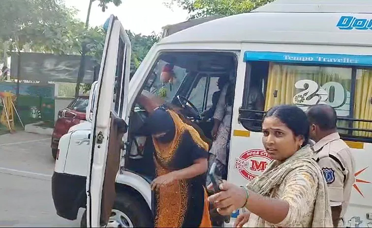 చైల్డ్‌ ట్రాఫికింగ్‌ కేసులో నిందితులుగా పేరెంట్స్‌!