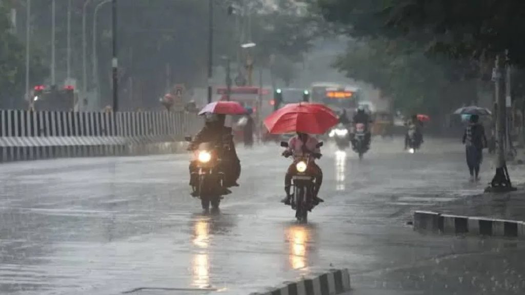తెలుగు రాష్ట్రాల్లో జోరు వానలు.. బంగాళాఖాతంలో బలపడుతున్న అల్పపీడనం