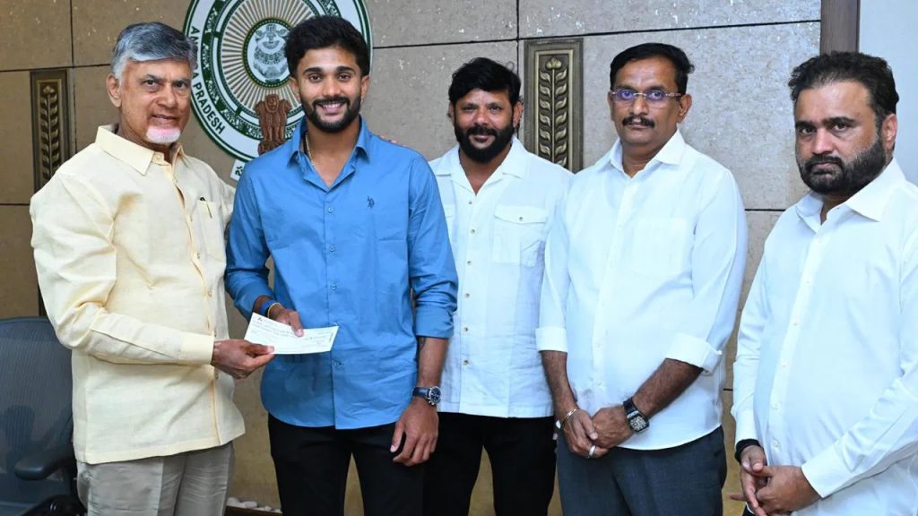 ‘మరిన్ని సెంచరీలు కొట్టాలి’.. నితీశ్‌కు రూ. 25 లక్షల చెక్ అందజేసిన సీఎం చంద్రబాబు