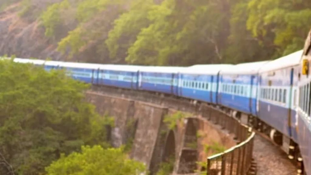 లేడీస్ కంపార్ట్‌మెంట్‌లో గర్భిణీ.. అంతలోనే అజ్ఞాత వ్యక్తి ఎంట్రీ.. ఆ తర్వాత.!
