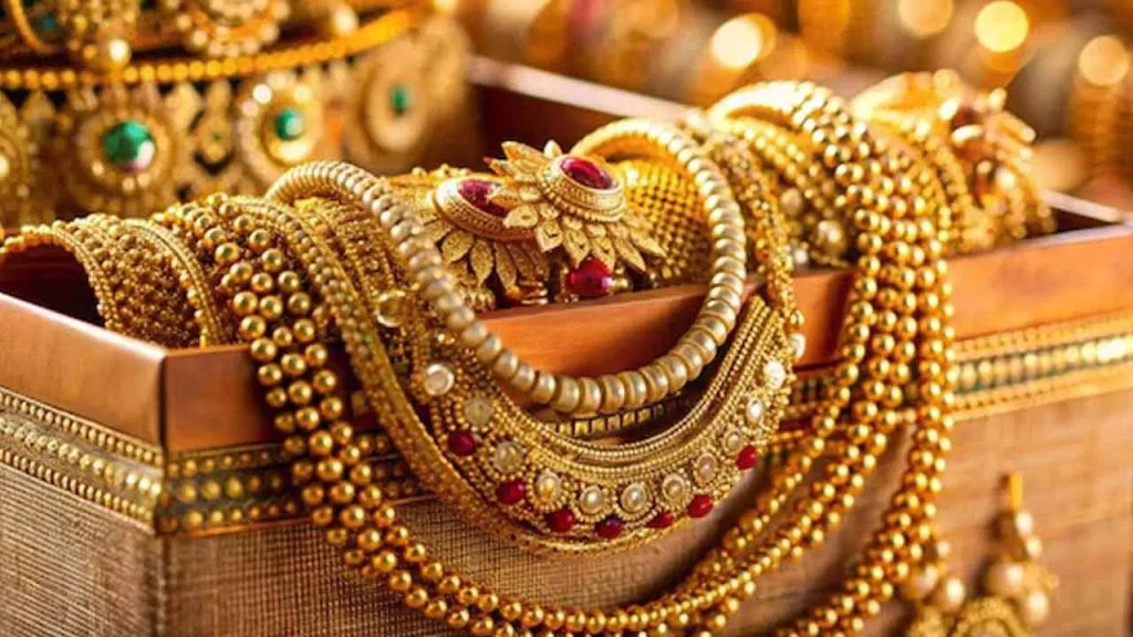 పసిడి ప్రియులకు అలర్ట్.. తగ్గిన బంగారం, వెండి ధరలు.. తులంపై ఎంత తగ్గిందంటే..