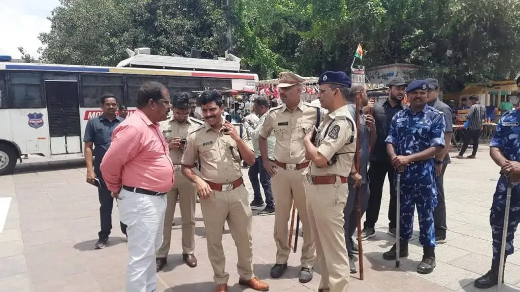 పహల్గామ్ ఉగ్రదాడి ఎఫెక్ట్.. హైదరాబాద్‌లో హై అలర్ట్‌.. ఆ ప్రాంతాల్లో పోలీసుల తనిఖీలు!