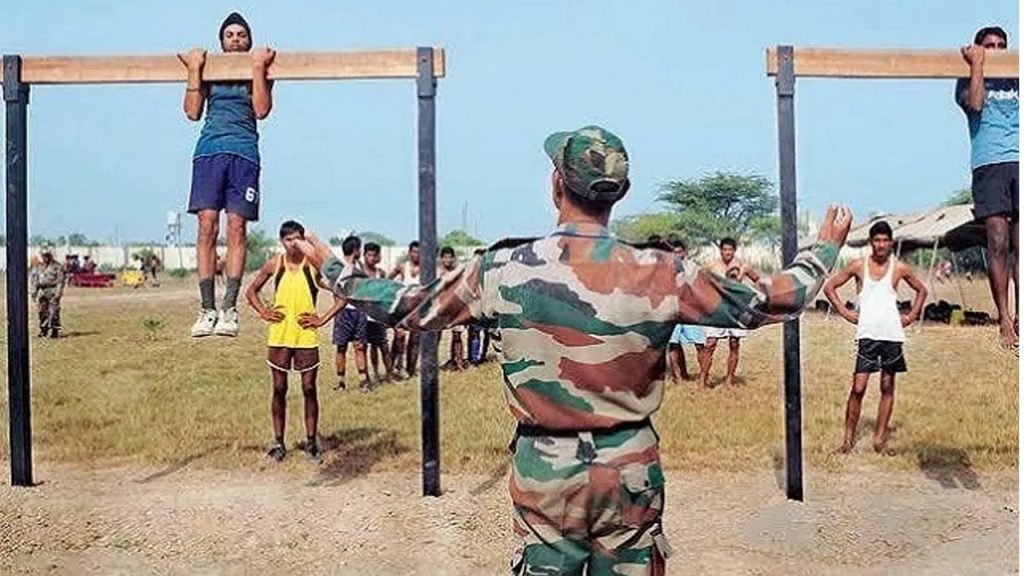 భారత్‌-పాక్‌ ఉద్రిక్తతలు.. యుద్దానికి తాము సిద్ధం అంటున్న యువత!