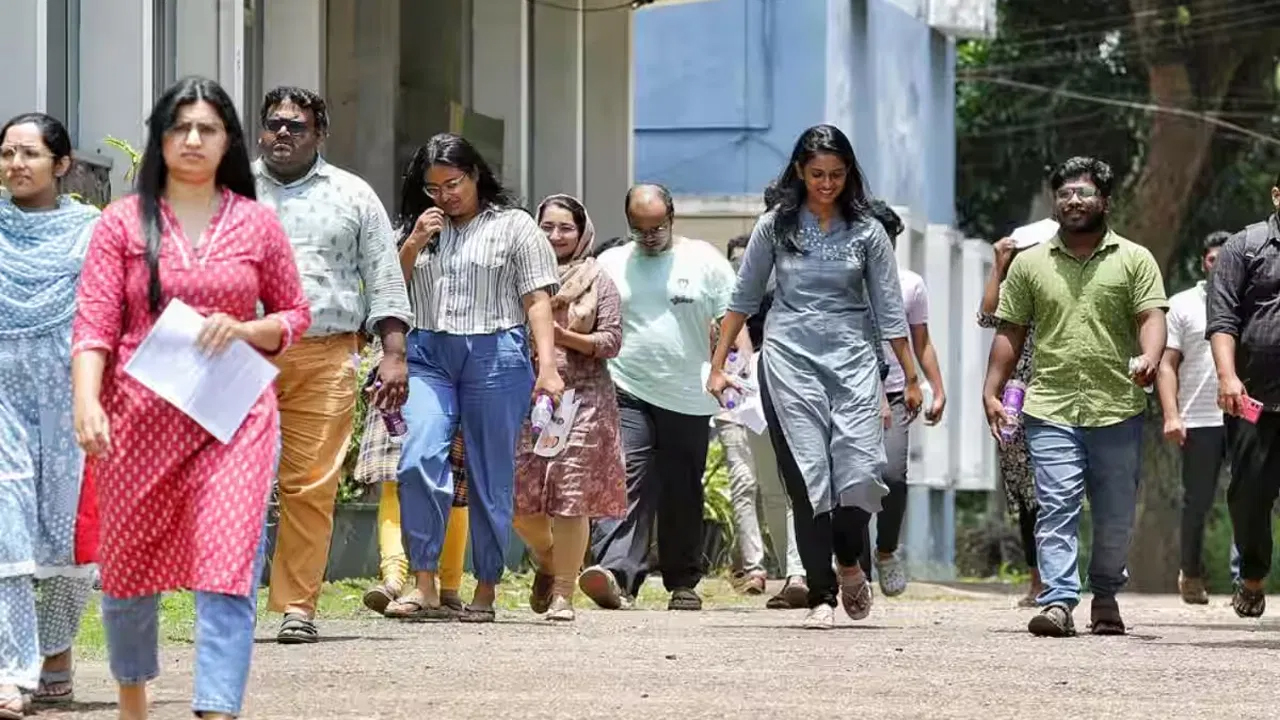 మెడికల్ విద్యార్ధులకు అలర్ట్.. నీట్ పీజీ పరీక్ష వాయిదా…! కారణం ఇదే