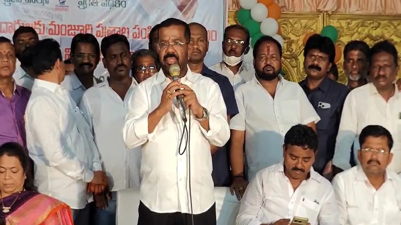 ఇందిరమ్మ ఇళ్ల లబ్ధిదారులకు ఆ ఎమ్మెల్యే బంపర్ ఆఫర్.. ఆ పని చేసినవారికి రూ. 25000 నజరానా..