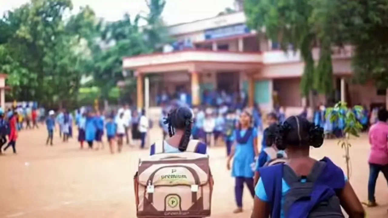 విద్యార్థులకు సూపర్ న్యూస్.. చూసుకున్నారా.. వరుస హాలిడేస్