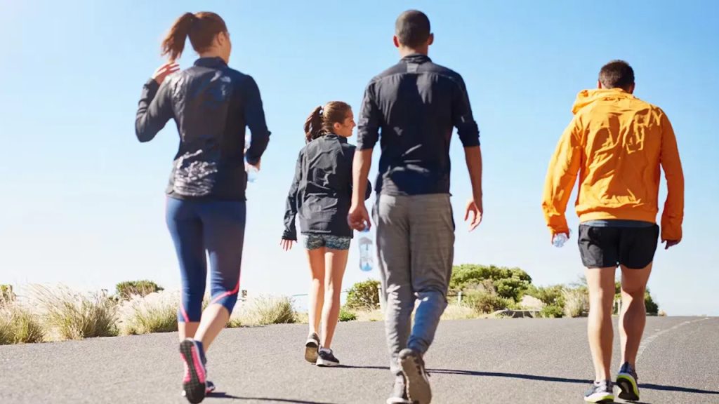 గంటకి ఓసారి 5 నిమిషాలు నడిస్తే.. 5 లాభాలు.. అనారోగ్యం ఇక ఖతం..