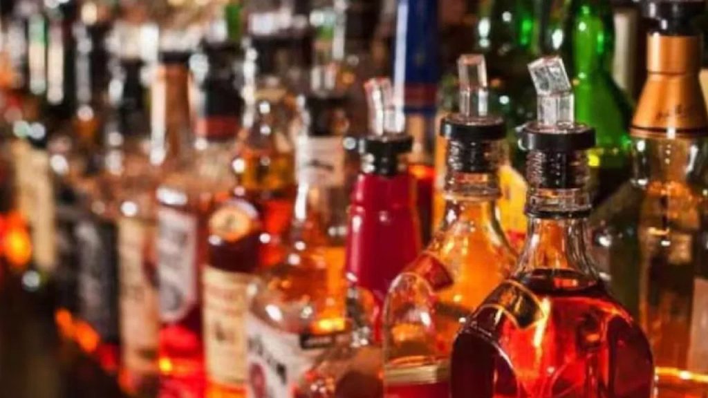 మందుబాబులకు ఇక పూనకాలే.! బెస్ట్ బార్ల లిస్టు వచ్చేసిందిగా..