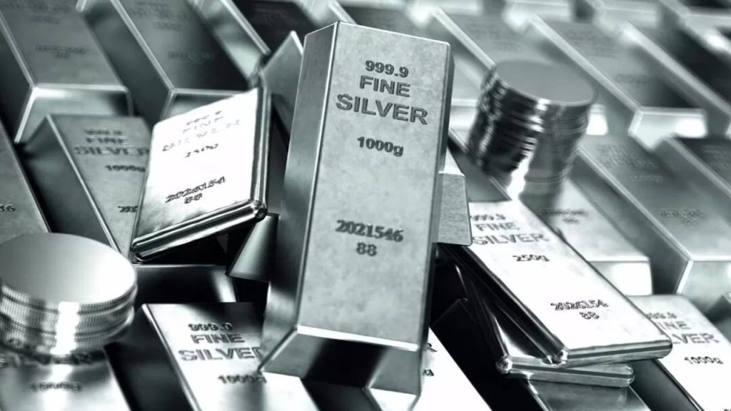 మళ్లీ భారీగా పడిపోయిన వెండి ధర.. హైదరాబాద్‌లో కిలో ఎంతో తెలుసా?