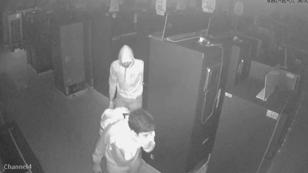 వీళ్లిద్దరూ మామూళ్లో కాదు.. ఈ మైనర్ల నేర్పరితనం చూసి పోలీసులే షాక్..!