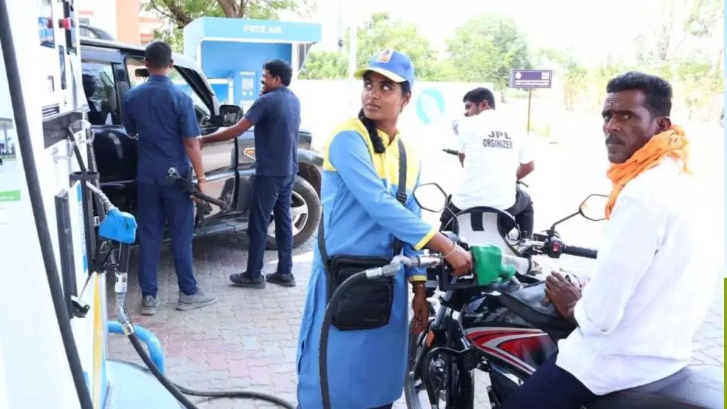 దేశంలో పెరిగిన పెట్రోల్, డీజిల్ ధరలు.. ఆ బంక్‌లకు వెళ్లేవారికి ఇక చుక్కలే..