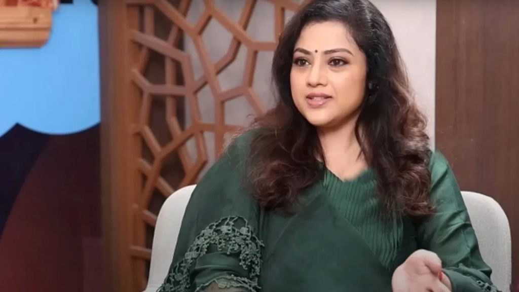 ఆ స్టార్ హీరోతో సూపర్ హిట్ మిస్సయ్యాను.. ఆ మూవీ విషయంలో ఇప్పటికీ బాధగానే ఉంది.. హీరోయిన్ మీనా..