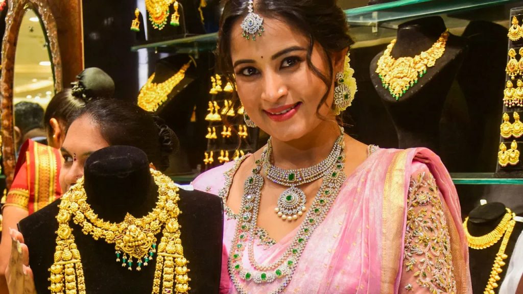 అక్షయ తృతీయకు బంగారం షాక్.. గతేడాదితో పోలిస్తే ధర ఎంత పెరిగిందో తెలిస్తే మైండ్ బ్లాంకే..