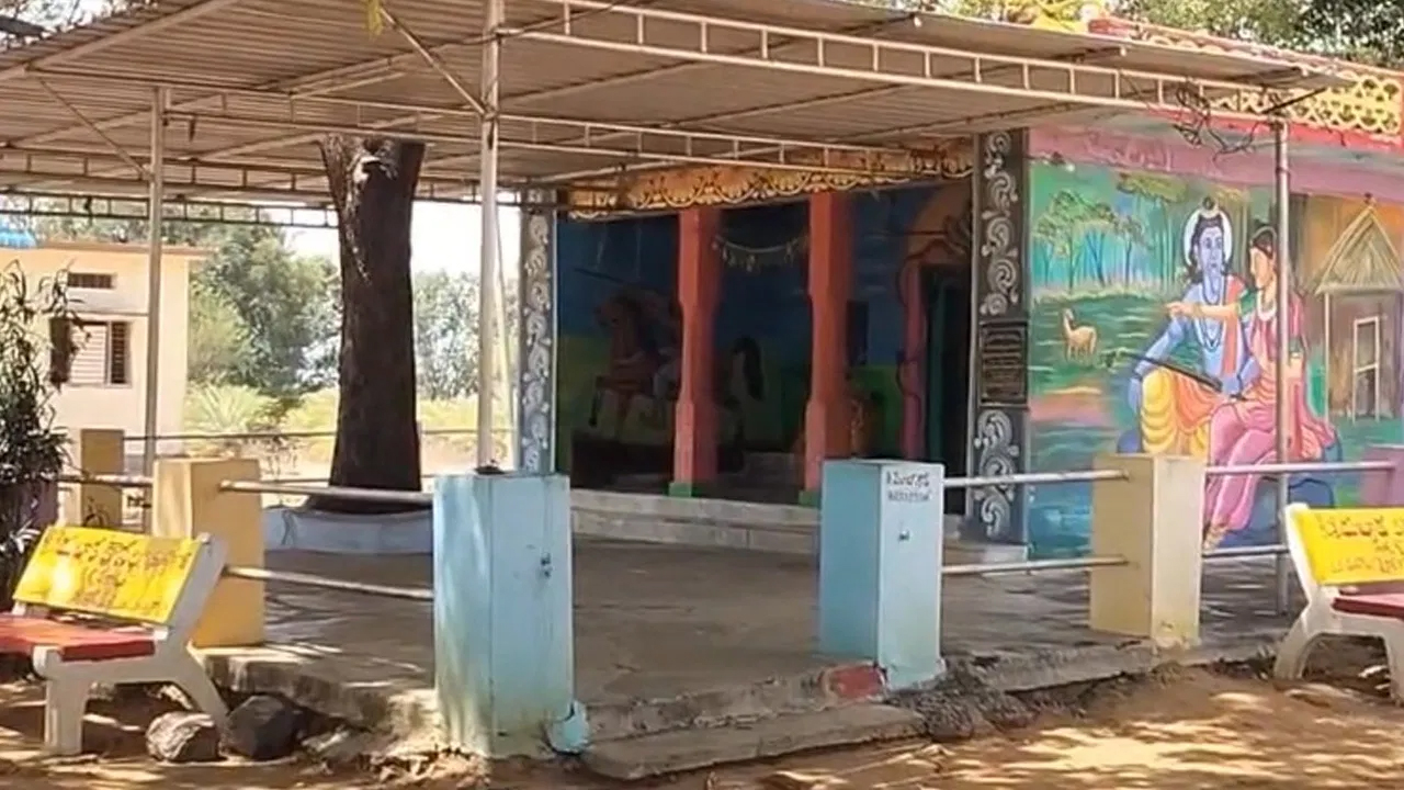 ధర్మాజీపేటలో వరుస ఆలయ దొంగతనాలు.. హుండీలు, ఆభరణాలు మాయం!