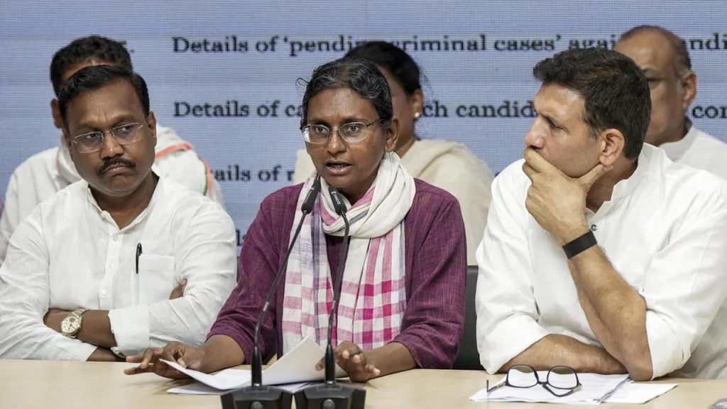 మీనాక్షి వివాదంలో కొత్త కోణం.. కేసు లీక్ చేసింది ఎవరు? అసలు డ్యామేజ్ చేసింది ఎవరు?