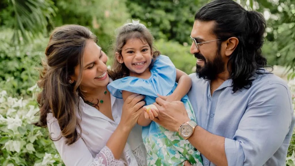 కూతురు క్లింకార ఫేస్ రివీల్ చేసిన రామ్ చరణ్.. ఎంత ముద్దుగా ఉందో..