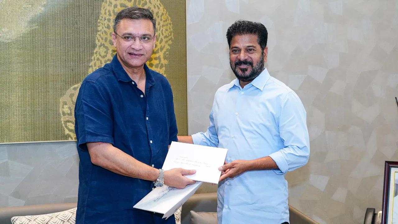 సీఎం సాబ్.. జరూర్ ఆనా! సీఎం రేవంత్‌కు అక్బరుద్దీన్ ఒవైసీ ఆత్మీయ ఆహ్వానం!